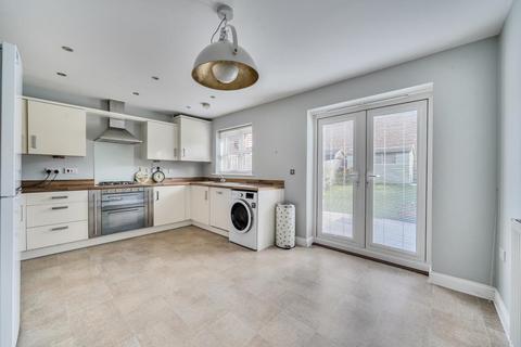5 bedroom terraced house for sale, Fuggle Drive,  Aylesbury,  HP21
