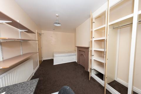 5 bedroom house to rent, Delph Mount, Leeds LS6