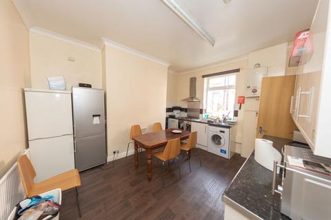 5 bedroom house to rent, Delph Mount, Leeds LS6