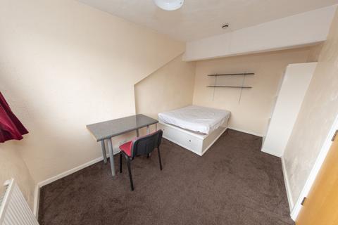 5 bedroom house to rent, Delph Mount, Leeds LS6