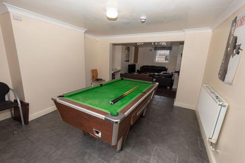 5 bedroom house to rent, Delph Mount, Leeds LS6
