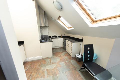 2 bedroom flat to rent, Otley Road, Leeds LS16