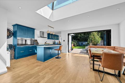 105 Birch Tree Avenue, West Wickham, BR4 9EQ
