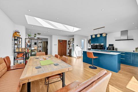 105 Birch Tree Avenue, West Wickham, BR4 9EQ