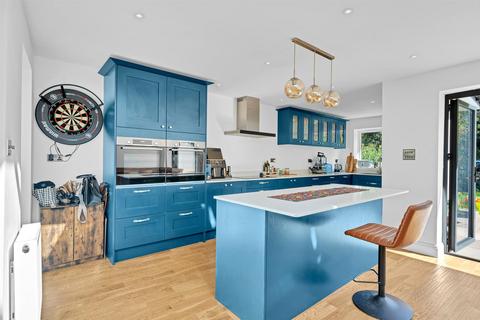 105 Birch Tree Avenue, West Wickham, BR4 9EQ