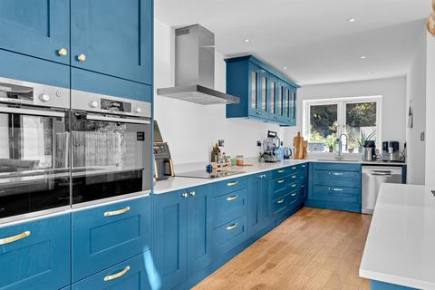 105 Birch Tree Avenue, West Wickham, BR4 9EQ
