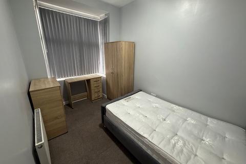 6 bedroom terraced house to rent, Heeley Road, Birmingham B29