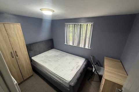 6 bedroom terraced house to rent, Heeley Road, Birmingham B29