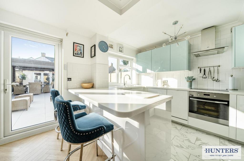 Kitchen/Breakfast Area