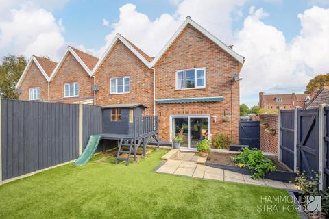 3 bedroom terraced house for sale, Chestnut Close, Swardeston
