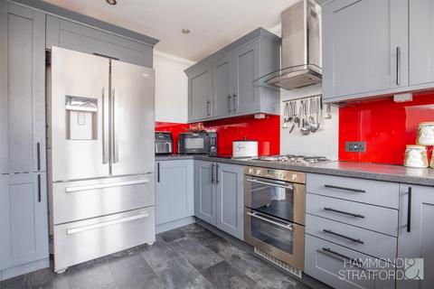 3 bedroom terraced house for sale, Chestnut Close, Swardeston