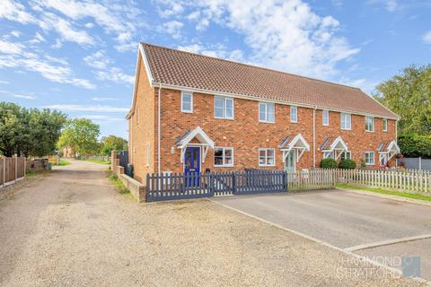 3 bedroom terraced house for sale, Chestnut Close, Swardeston