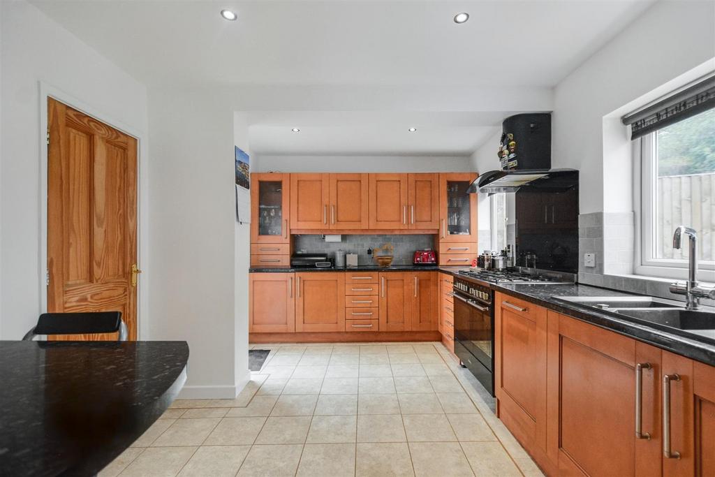 Kitchen 1.jpeg