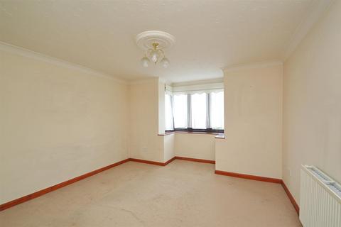 2 bedroom ground floor flat for sale, CHAIN FREE * SHANKLIN
