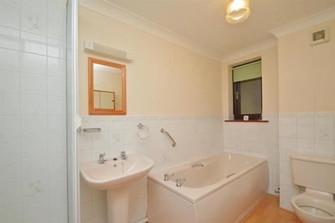 2 bedroom ground floor flat for sale, CHAIN FREE * SHANKLIN