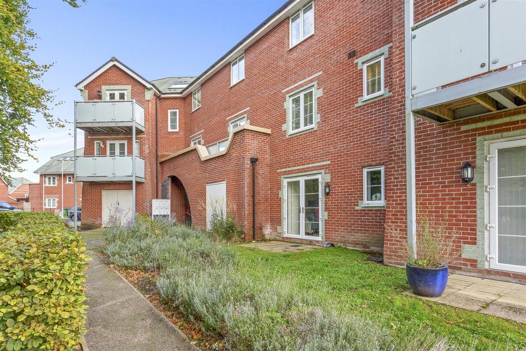 37 Kennedy Avenue, HP11 1 BX-11.jpg