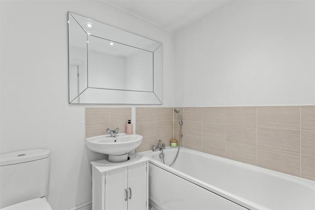 37 Kennedy Avenue, HP11 1 BX-6.jpg