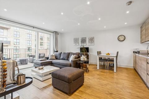 2 bedroom flat for sale, Lakeside Drive, London NW10