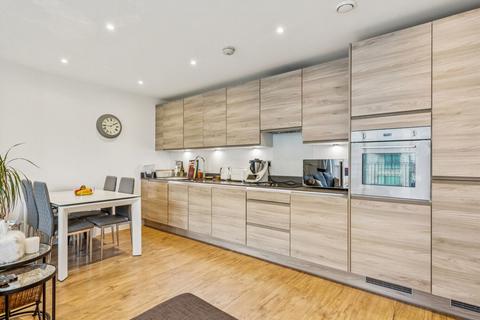 2 bedroom flat for sale, Lakeside Drive, London NW10