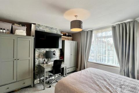 2 bedroom maisonette for sale, Heston Road, Heston TW5