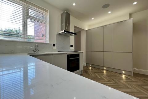 3 bedroom terraced house to rent, Worksop road, Tickhill, Doncaster