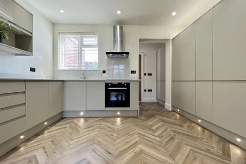 3 bedroom terraced house to rent, Worksop road, Tickhill, Doncaster