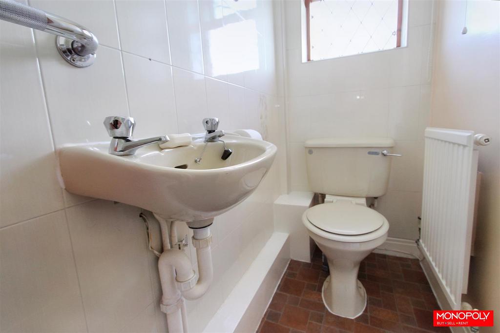 Master En Suite.jpg