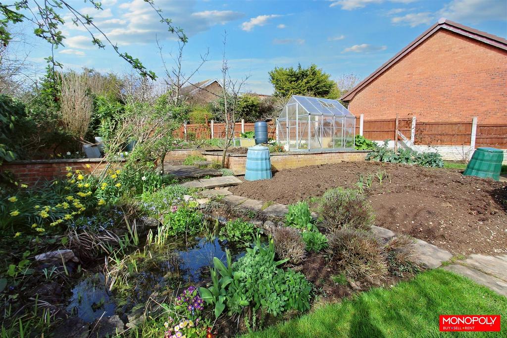 Rear garden 3.jpg