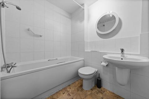 61, Venture Court Canal Road, Gravesend, DA12 2AT
