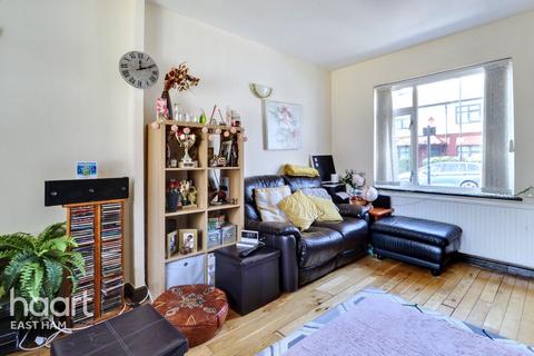 3 bedroom terraced house for sale, Leader Avenue, London