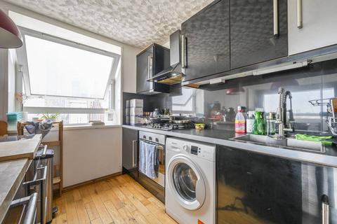 61 Knighthead Point, London, E14 8SS