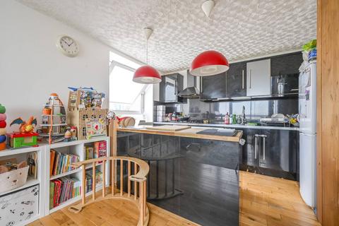 61 Knighthead Point, London, E14 8SS