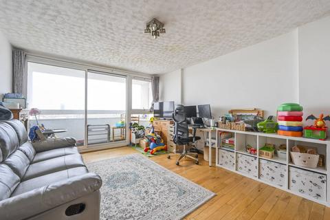 61 Knighthead Point, London, E14 8SS