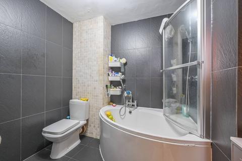 61 Knighthead Point, London, E14 8SS