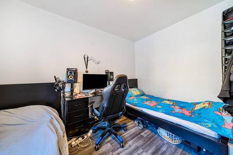 2 bedroom flat for sale, Lansdowne Gardens, Stockwell, London, SW8