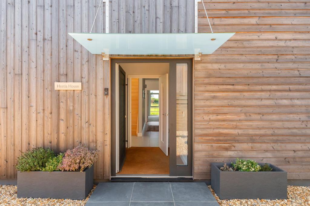 ESUOHAITSEH - External O.jpg