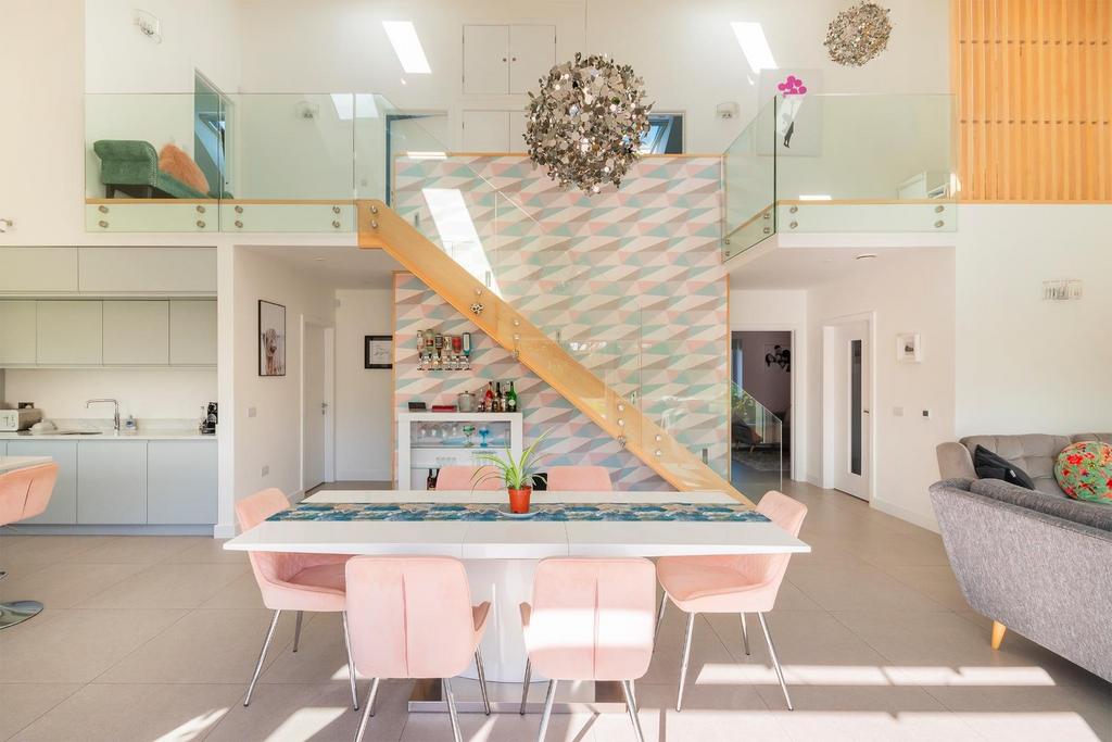 ESUOHAITSEH - Reception A.jpg