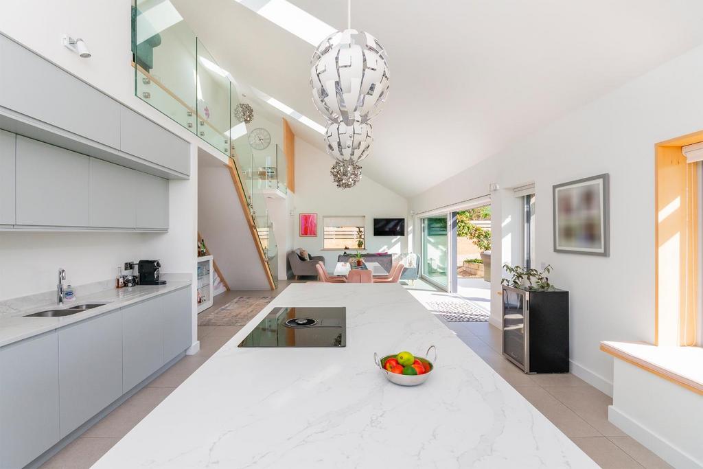 ESUOHAITSEH - Reception D.jpg