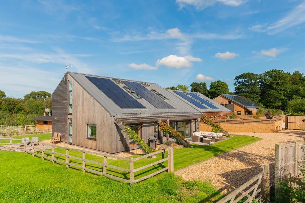 ESUOHAITSEH - External H.jpg