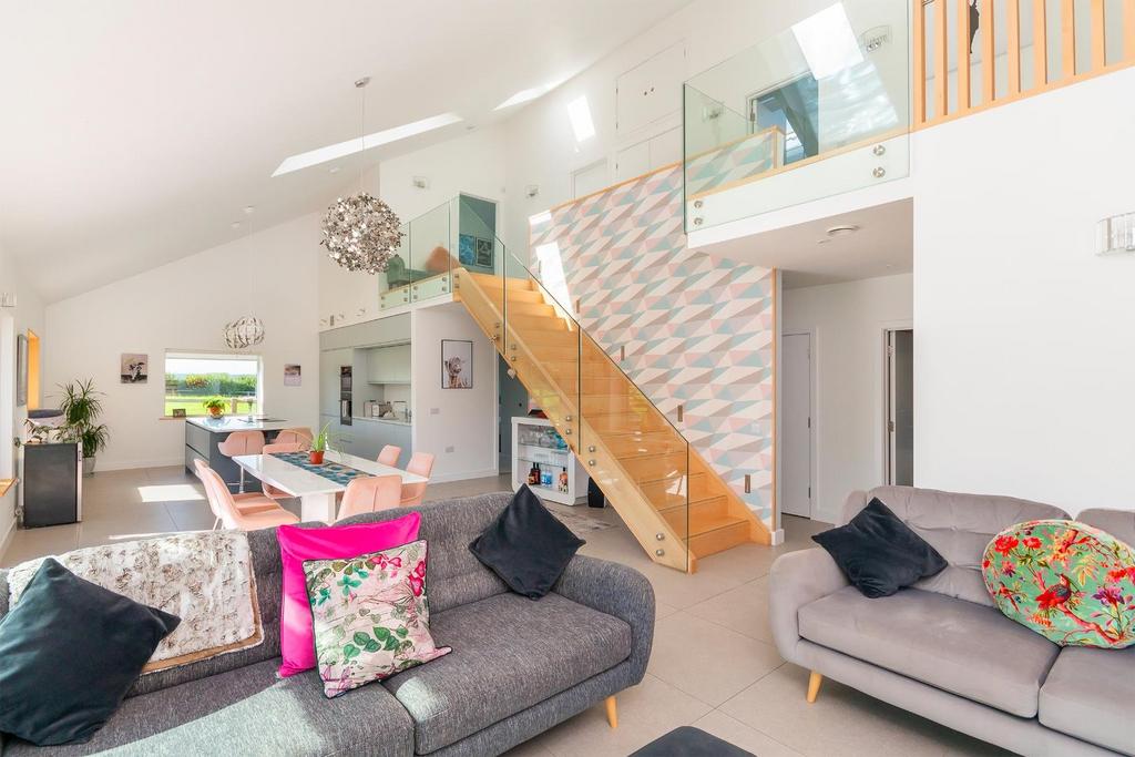 ESUOHAITSEH - Reception H.jpg