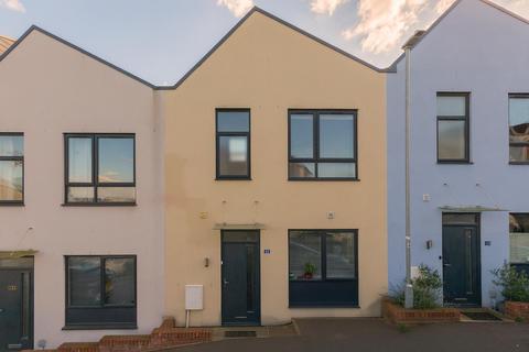 14 Bathwell Road, Bristol, BS4 3AN