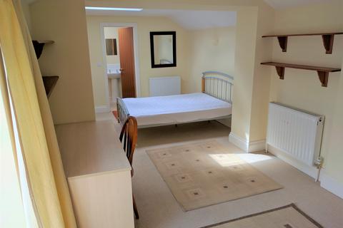 6 bedroom house to rent, George Street, City Centre, Swansea