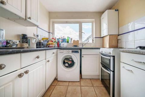 5 bedroom terraced house to rent, Guildford Park Avenue, Guildford GU2