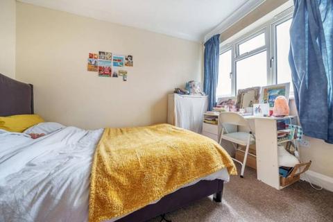 5 bedroom terraced house to rent, Guildford Park Avenue, Guildford GU2