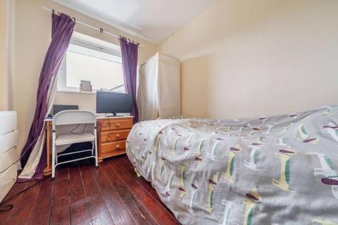 5 bedroom terraced house to rent, Guildford Park Avenue, Guildford GU2