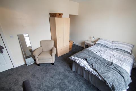 6 bedroom terraced house to rent, Grimthorpe Terrace, Headingley, Leeds, LS6 3JS