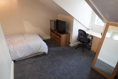 6 bedroom terraced house to rent, Grimthorpe Terrace, Headingley, Leeds, LS6 3JS