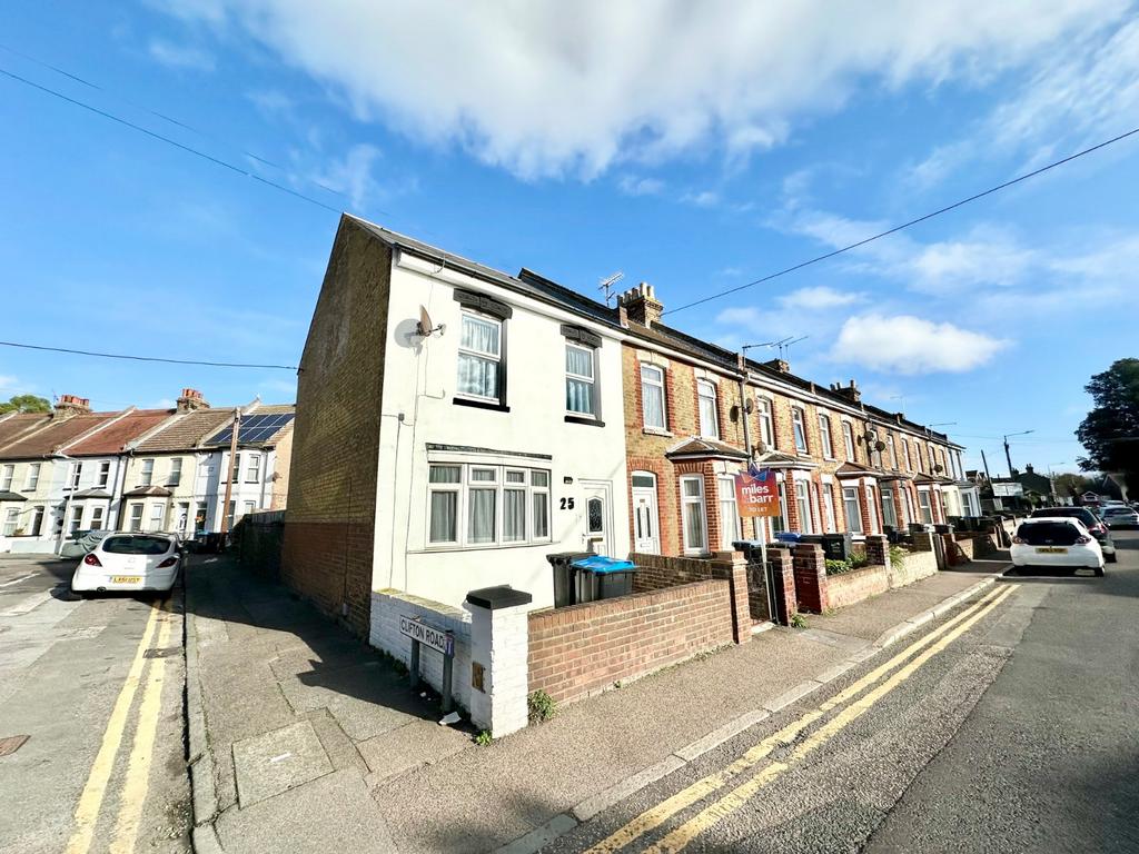 Manston Road, Ramsgate, Kent, CT11 3 bed end of terrace house - £1,200 ...