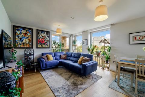 3 bedroom flat for sale, Isambard Court, Paddlers Avenue