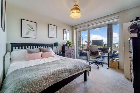 3 bedroom flat for sale, Isambard Court, Paddlers Avenue